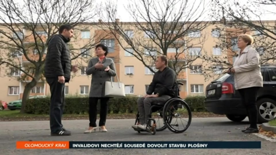 26. 10. 2017 ZPRÁVY: INVALIDOVI NECHTĚJÍ SOUSEDÉ DOVOLIT STAVBU PLOŠINY